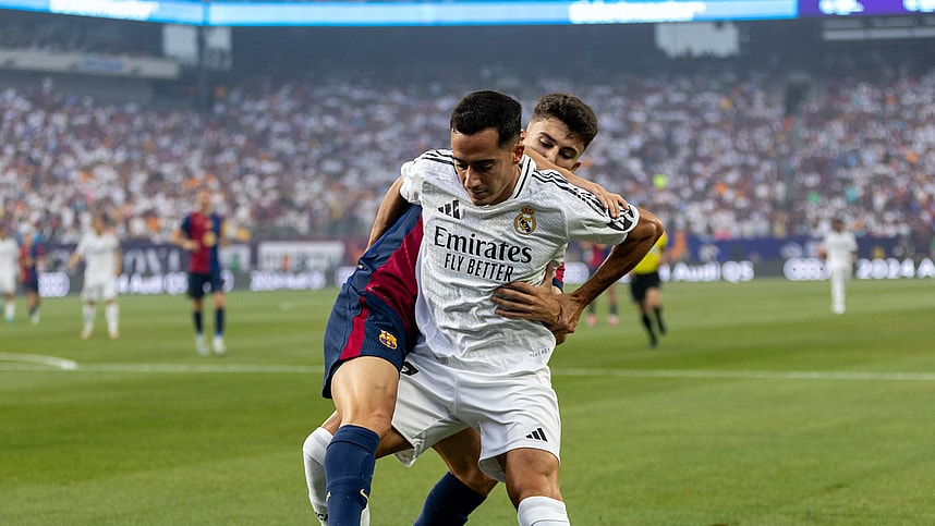 Lucas Vasquez holds off the ball | Credit : Alejandro Izurieta