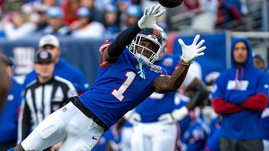 New York Giants wide receiver Malik Nabers (1) makes a diving catch during a game between the New York Giants and the Washington Commanders at MetLife Stadium in East Rutherford on Sunday, Nov. 3, 2024.