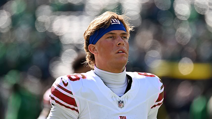 jaxson dart, NFL: New York Giants at Philadelphia Eagles