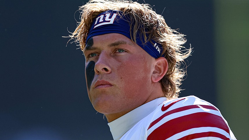 jaxson dart, NFL: New York Giants at Philadelphia Eagles