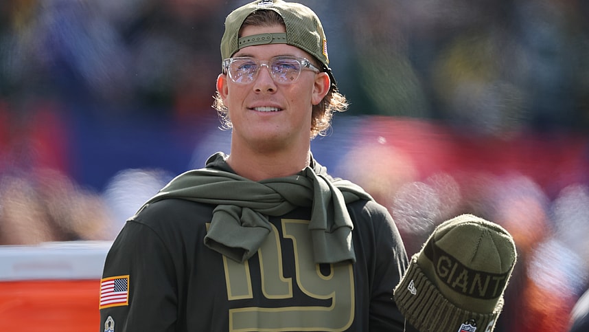 Jaxson Dart, NFL: Green Bay Packers at New York Giants