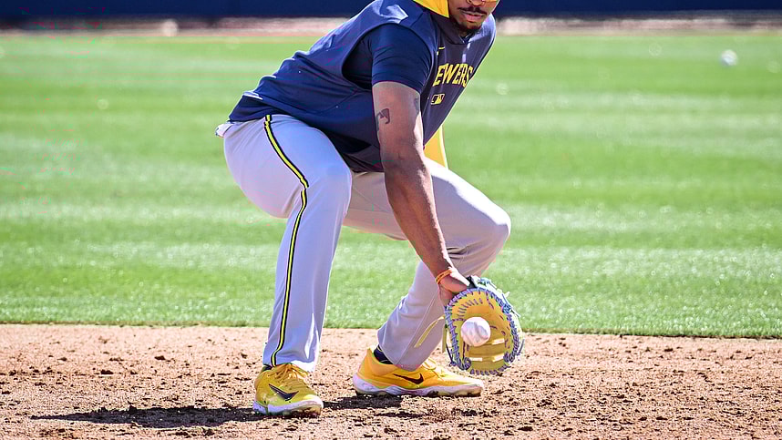 Syndication: Journal Sentinel, Ernesto Martinez, yankees