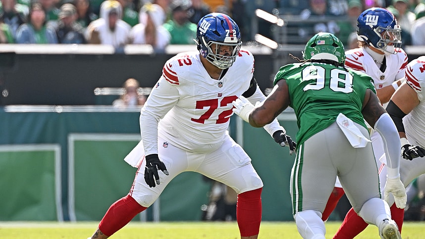 jermaine eluemunor, NFL: New York Giants at Philadelphia Eagles
