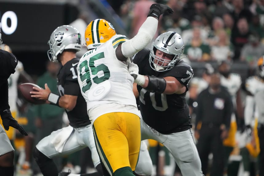 Las Vegas Raiders guard Greg Van Roten (New York Giants, Carmen Bricillo)