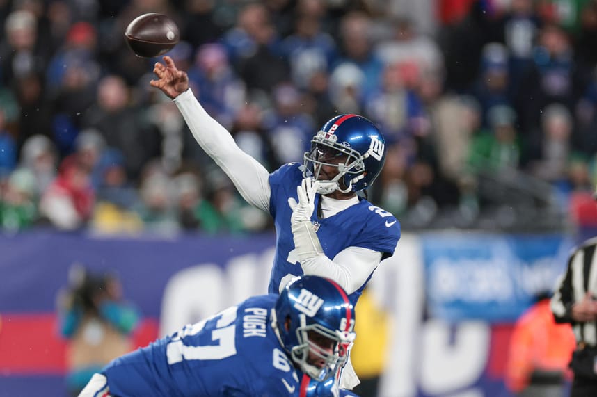 New York Giants quarterback Tyrod Taylor (2) throws the ball during the first quarter against the Philadelphia Eagles at MetLife Stadium