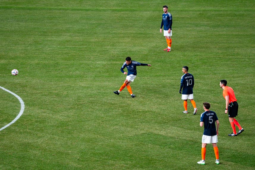 Nico Fernandez takes a free kick | Credit: Shanely Leonardini