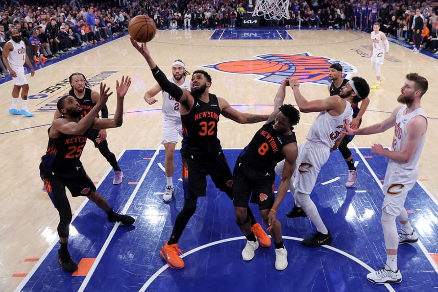 OG Anunoby drives for the Knicks against the Cavaliers in Game 2