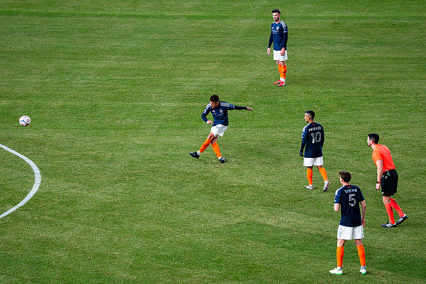 Nico Fernandez takes a free kick | Credit: Shanely Leonardini 
