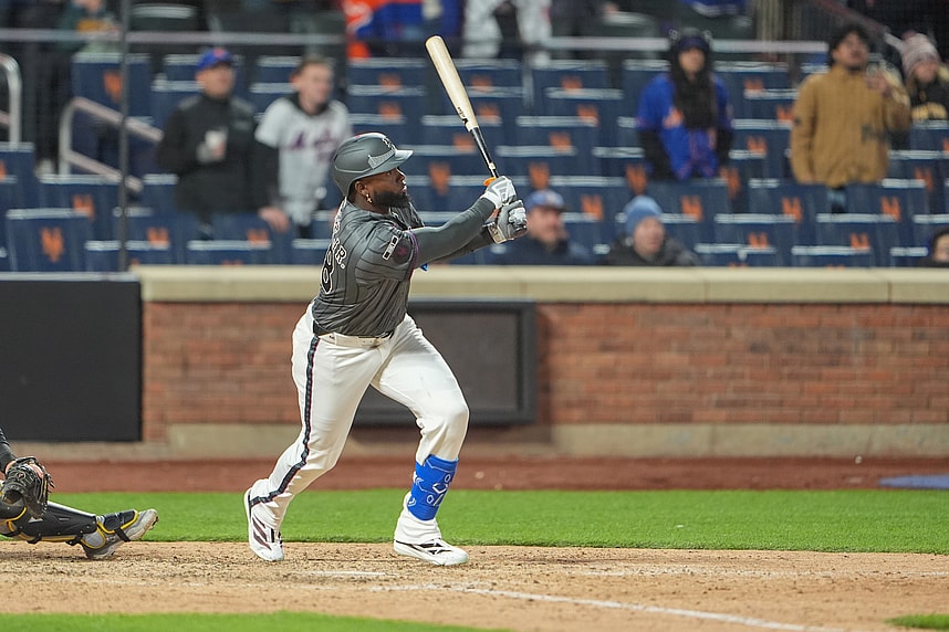 Luis Robert Jr. hits his walk-off home run at Citi Field for the Mets against the Pittsburgh Pirates