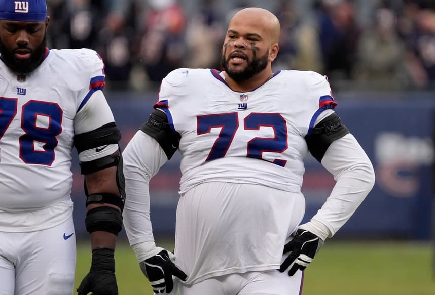 Jermaine Eluemunor, NFL: New York Giants at Chicago Bears