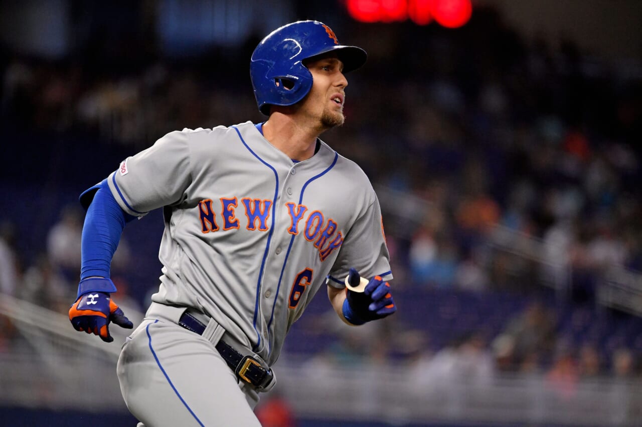 New York Mets: Jeff McNeil exits Thursday’s game after crashing into the wall