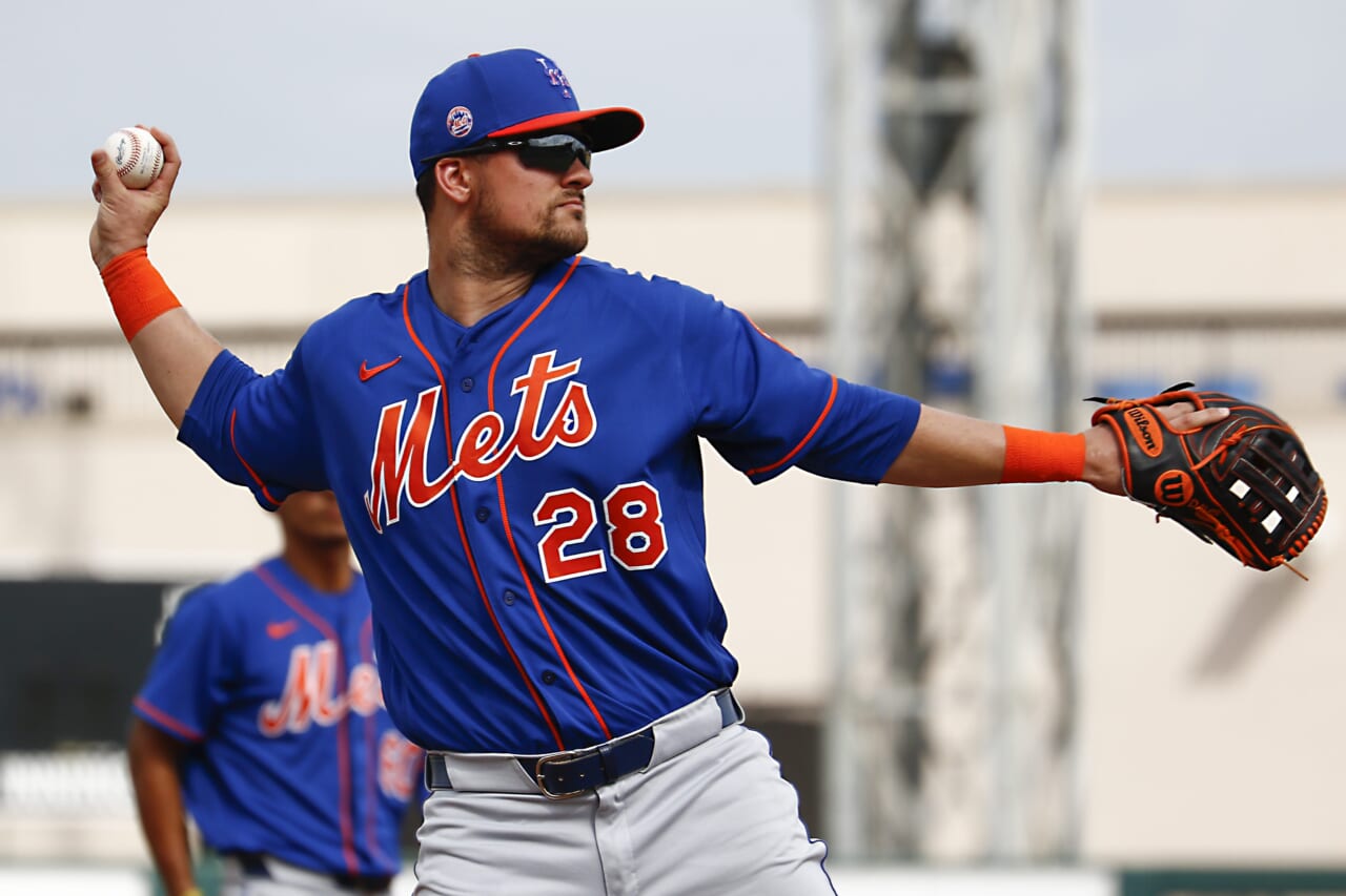 Mets rally, avoid sweep to Pirates
