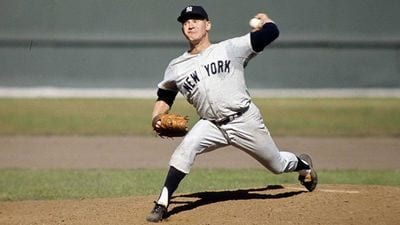New York Yankee Legends: The Yankees suffer the loss of Whitey Ford (video)