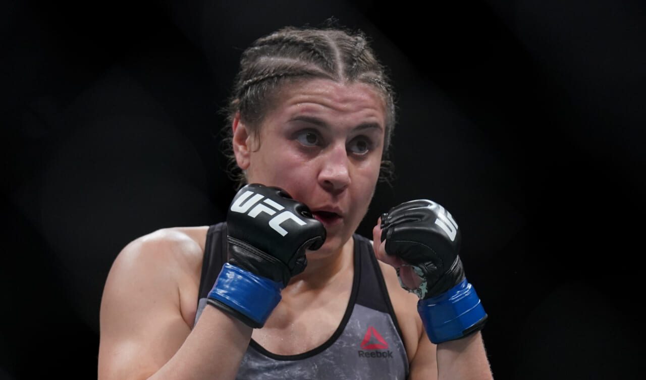What does Jennifer Maia have to do at UFC 255 to pull the upset?