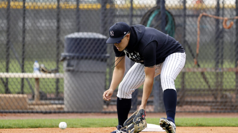 Gio Urshela injury: Yankees infielder to get MRI on hand