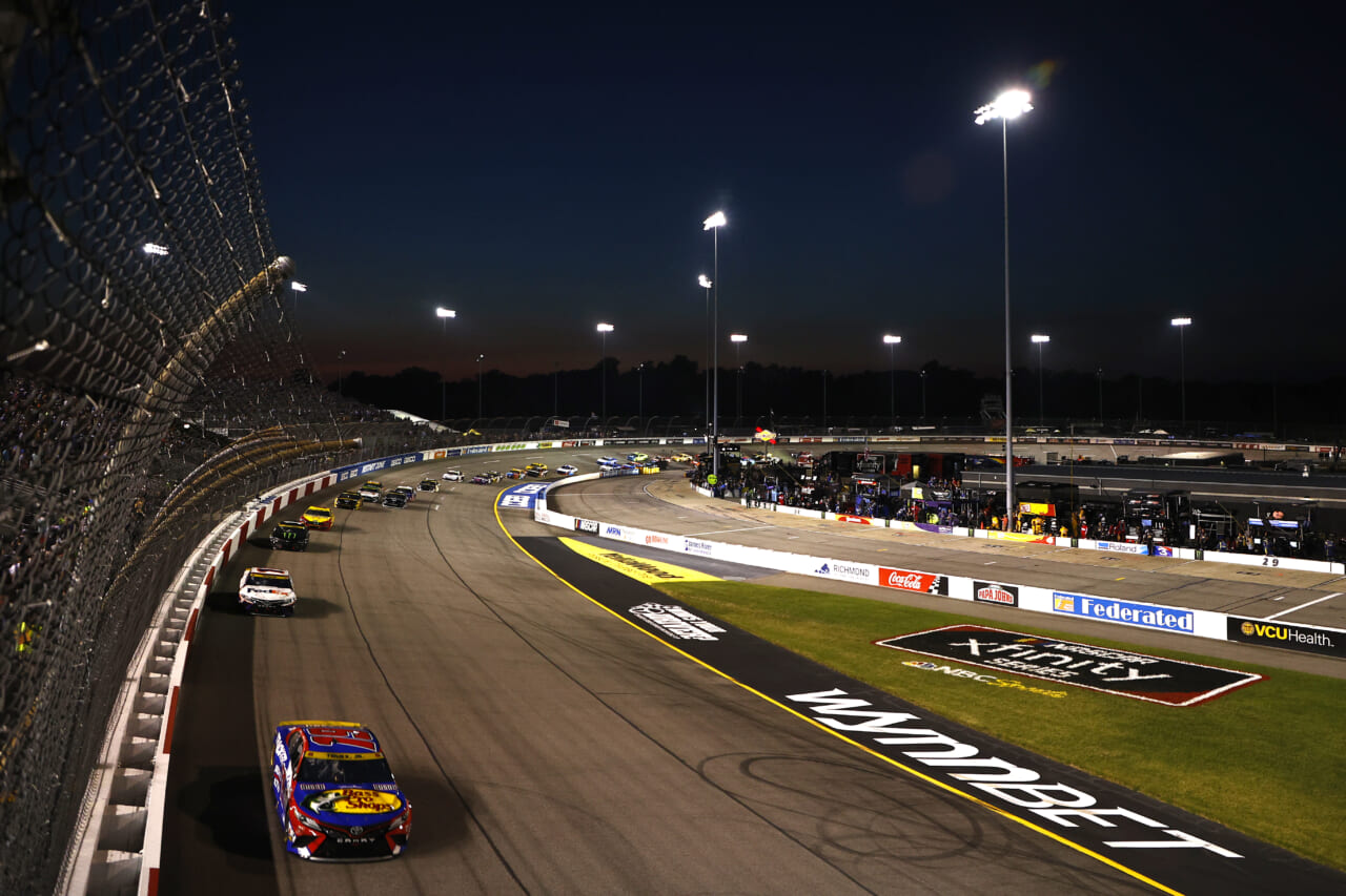 NASCAR: Martin Truex Jr. overcomes early penalty, wins at Richmond