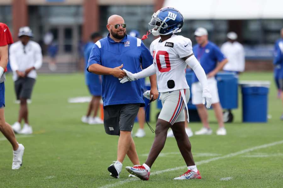 Report: Darnay Holmes takes pay cut to stay with Giants - NBC Sports