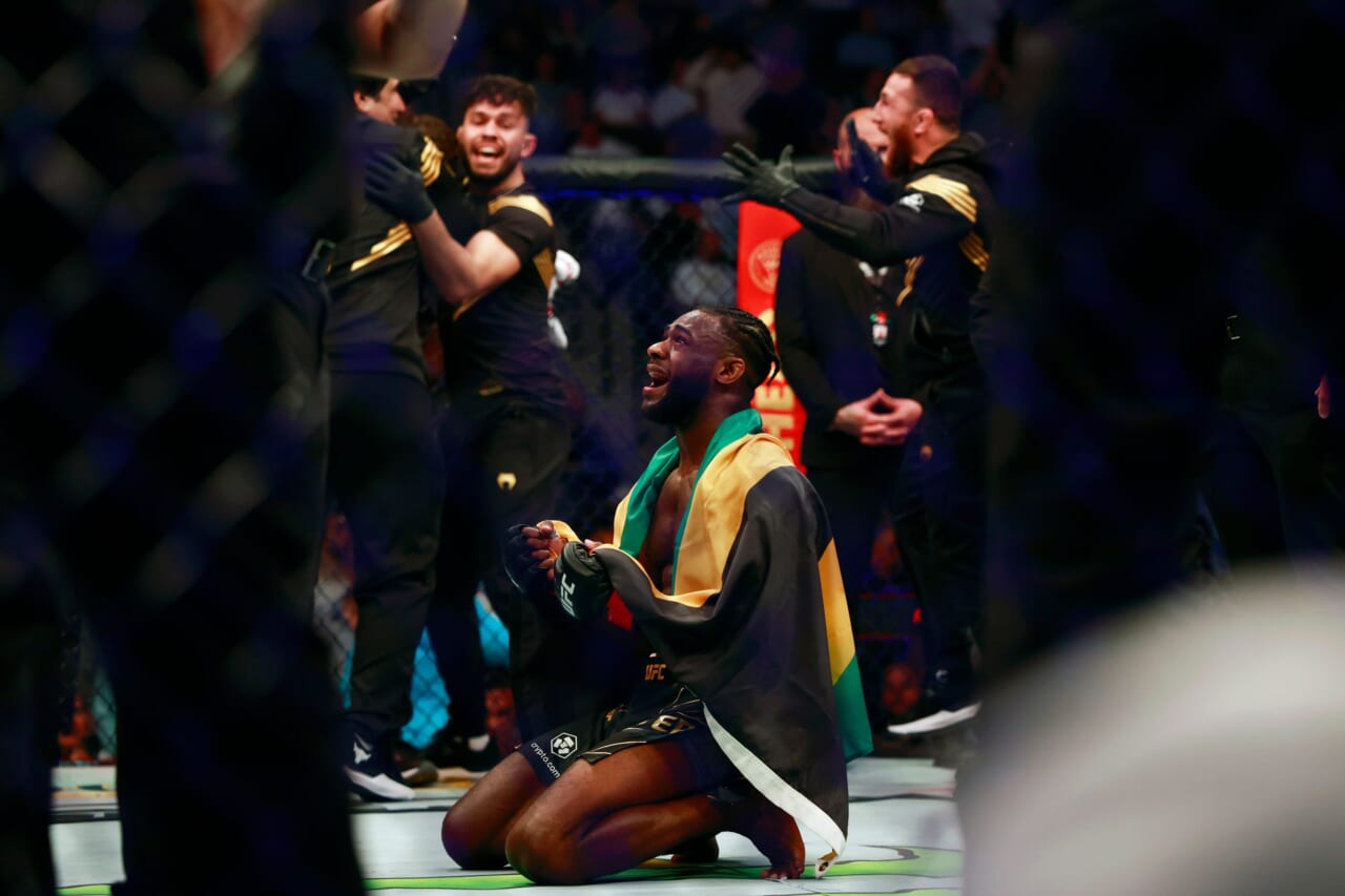 Aljamain Sterling gets the finish against TJ Dillashaw at UFC 280