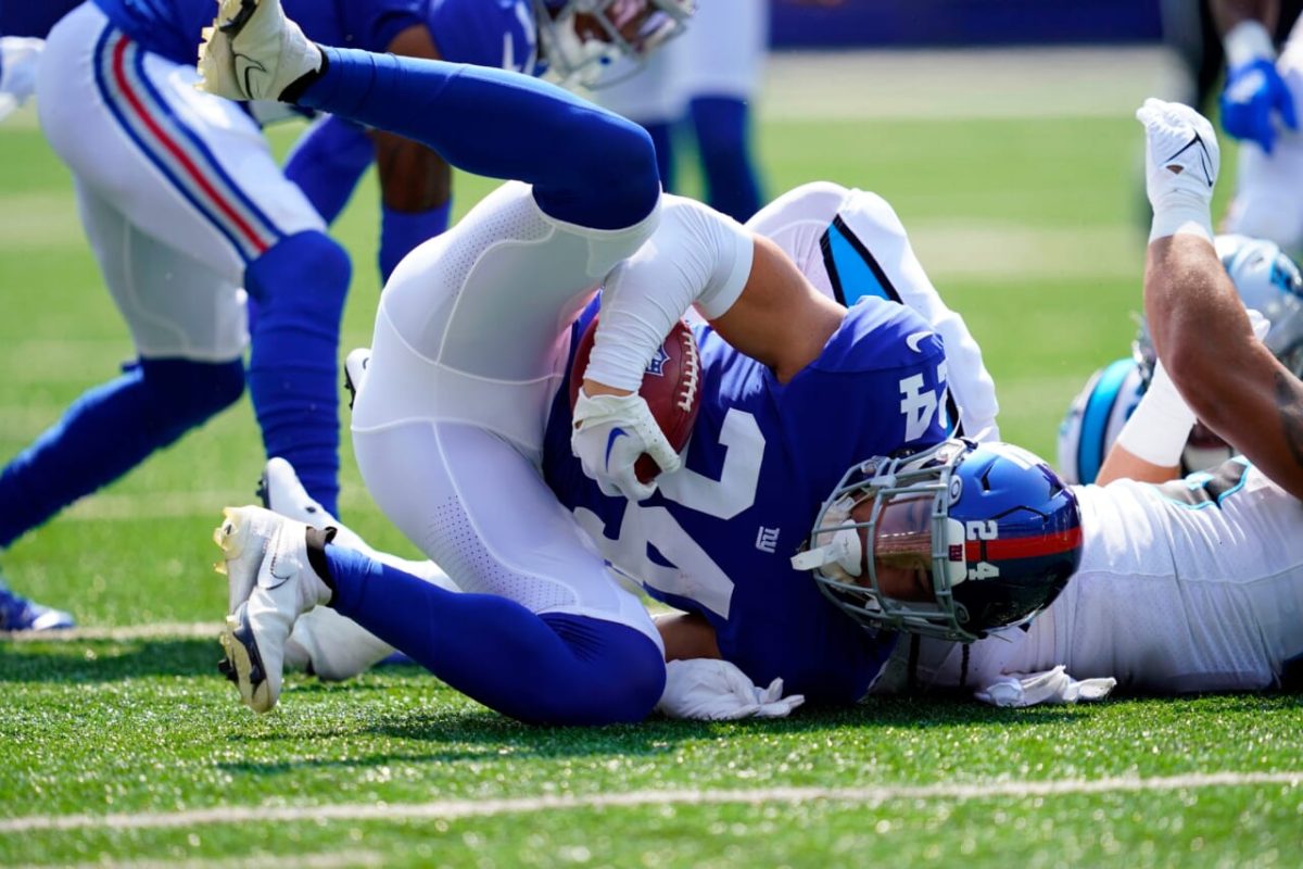 Giants Rookie S Dane Belton Suffers Broken Collarbone