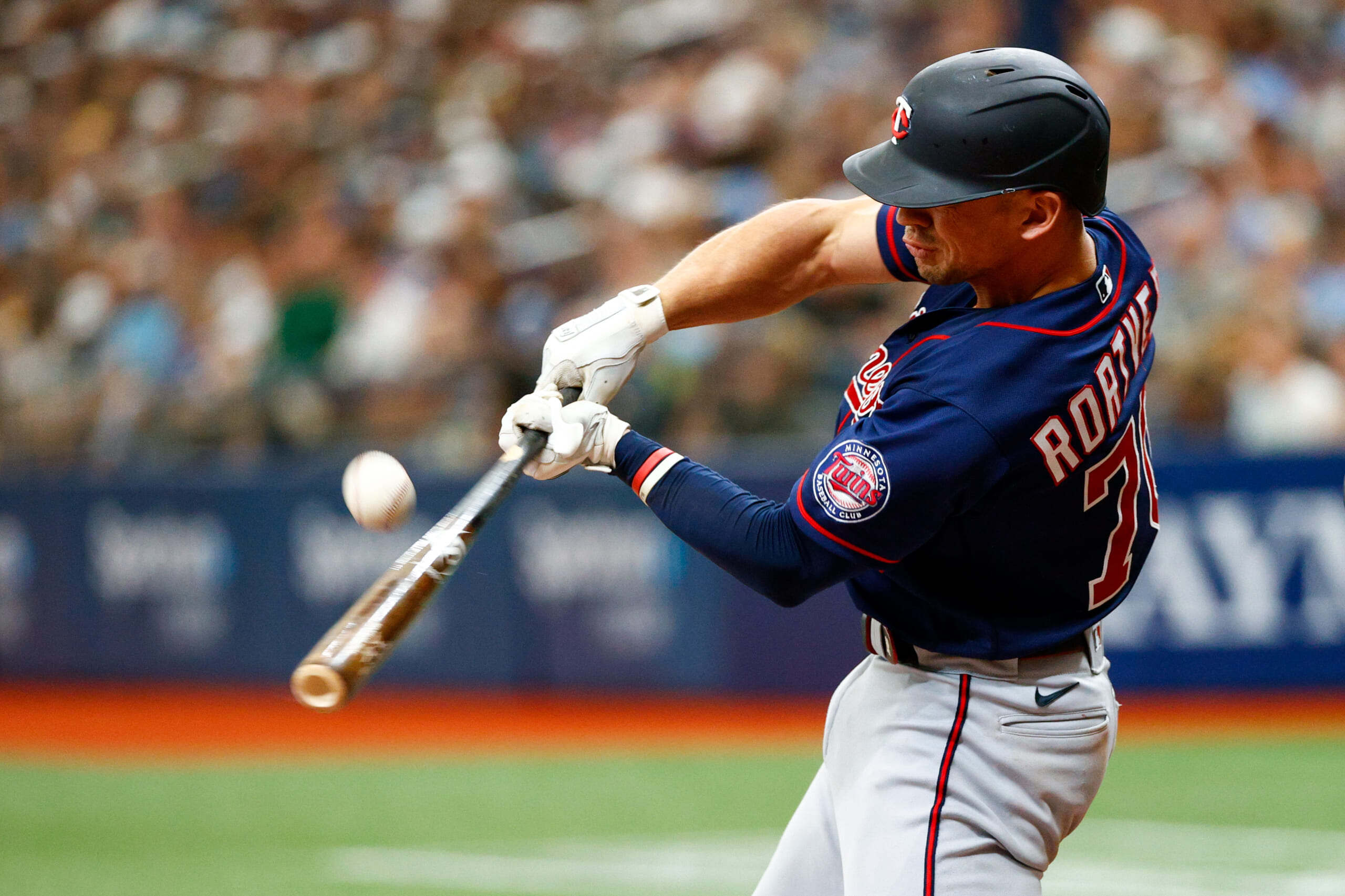 Homers carry Twins past Yankees