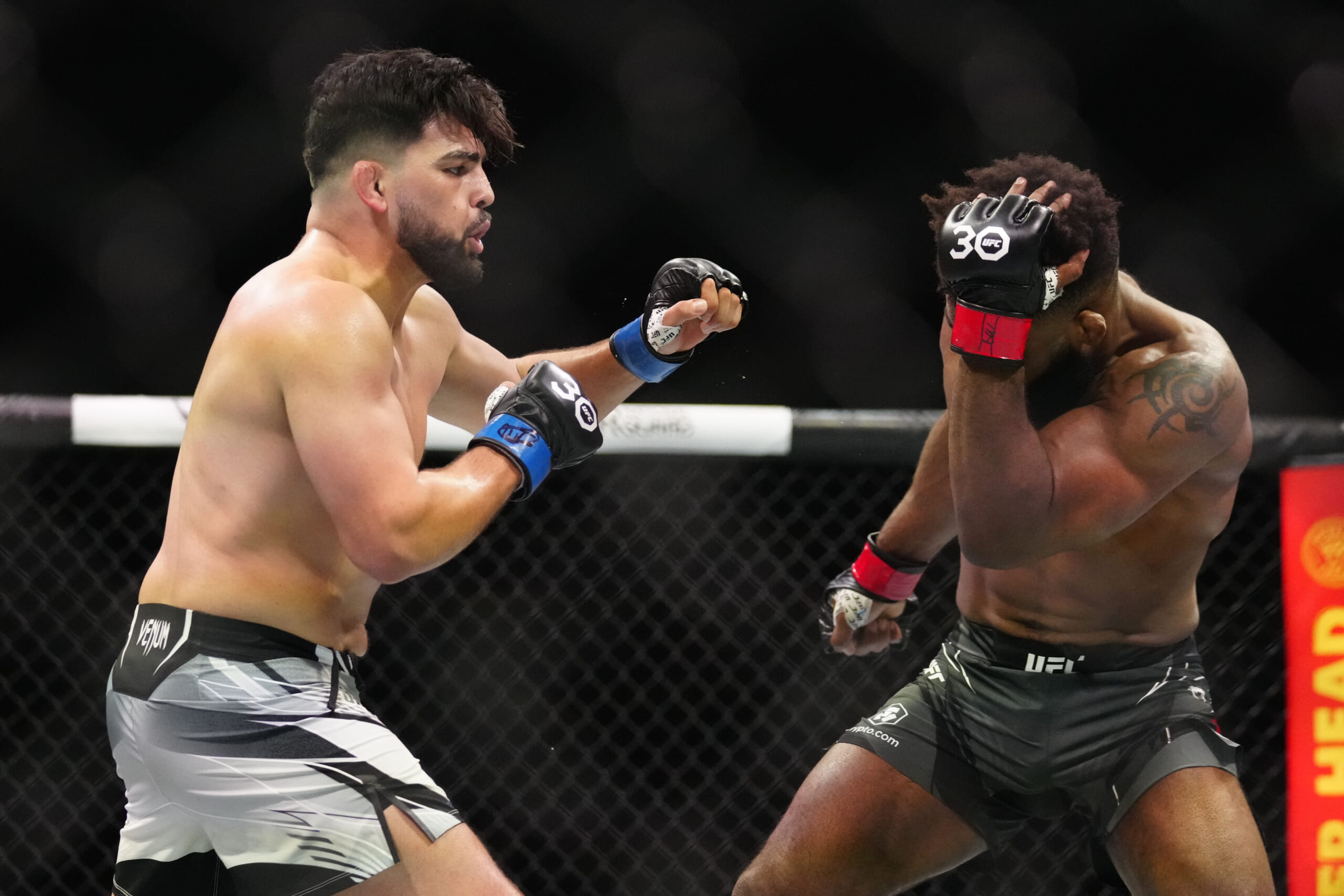 Who should the UFC have Kelvin Gastelum face at welterweight?
