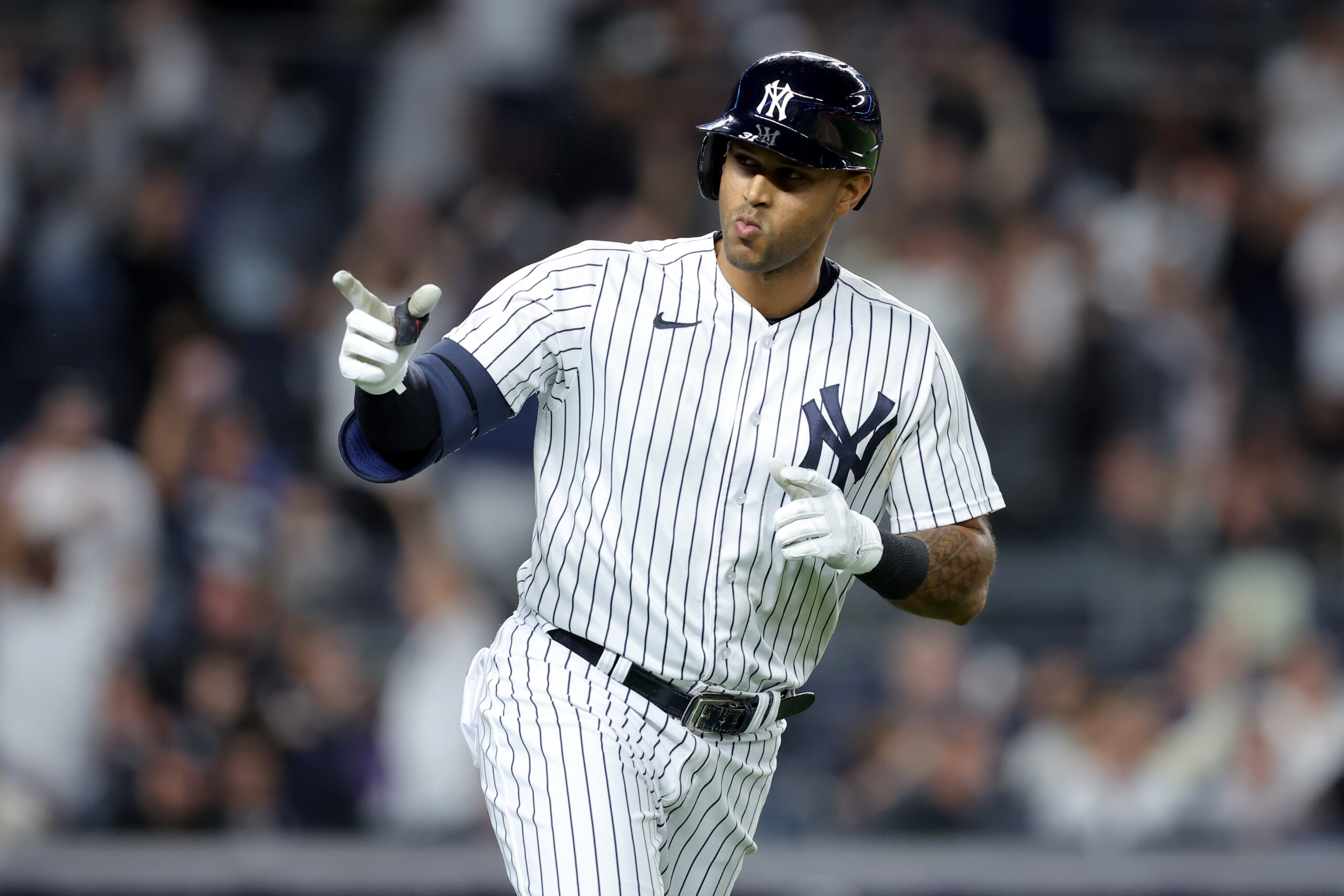 Yankees cut Aaron Hicks after veteran outfielder's eight years in