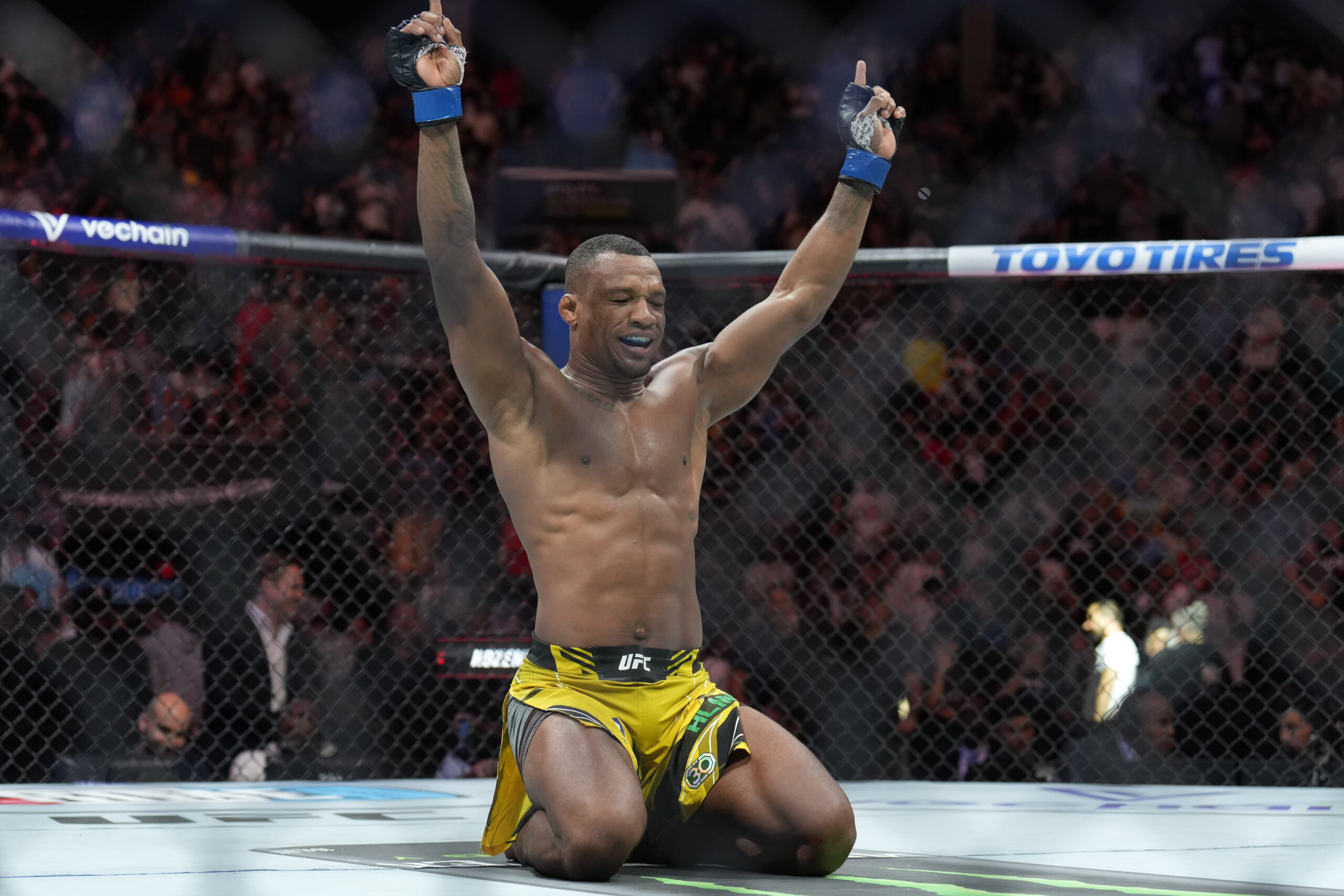 UFC Sao Paulo Recap: Jailton Almeida wins decision over Derrick Lewis in lackluster headliner