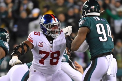 Giants star LT reportedly playing through significant knee injury