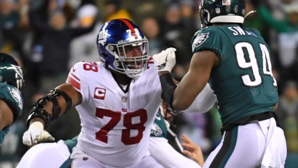 Giants star LT reportedly playing through significant knee injury