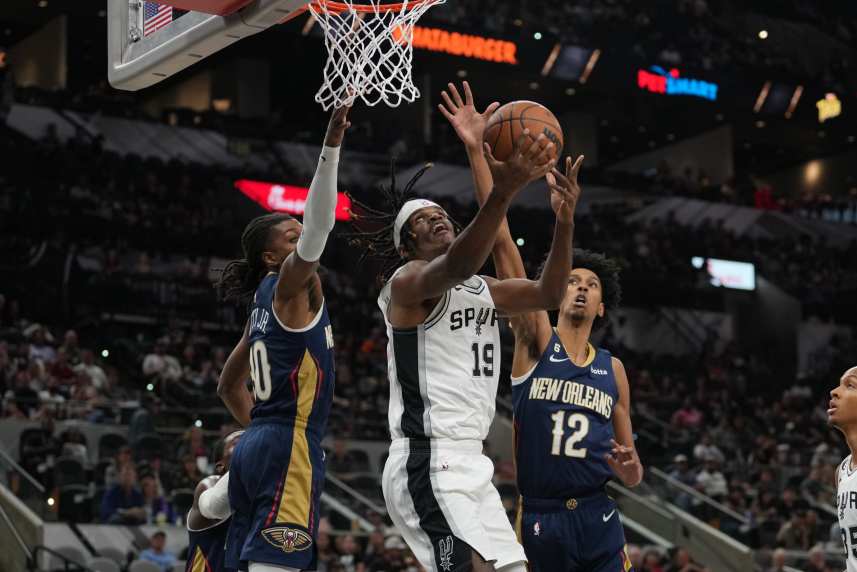 NBA: Preseason-New Orleans Pelicans at San Antonio Spurs, Alize Johnson, knicks