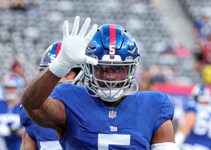 New York Giants linebacker Kayvon Thibodeaux (5) warms up before the game against the Carolina Panthers at MetLife Stadium