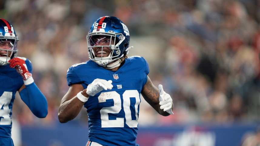 New York Giants Eric Gray (20) celebrates after scoring touchdown in the second quarter