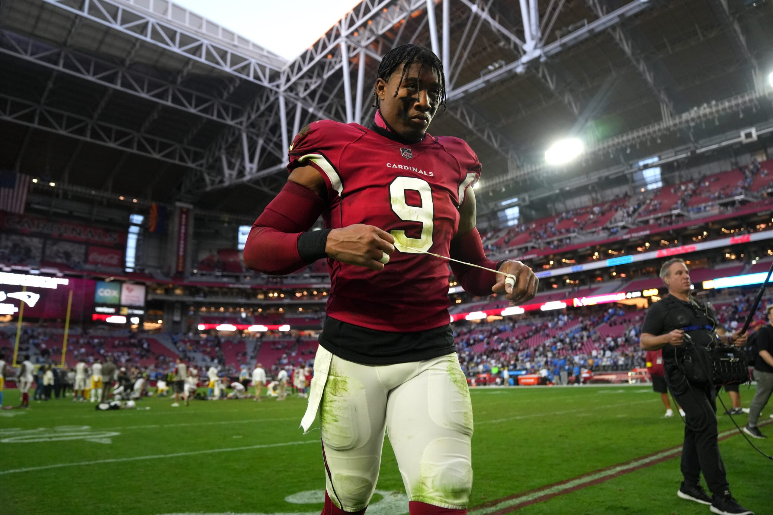 Arizona Cardinals linebacker Isaiah Simmons (New York Giants) walks off the field after their 25-24 loss against the Los Angeles Chargers