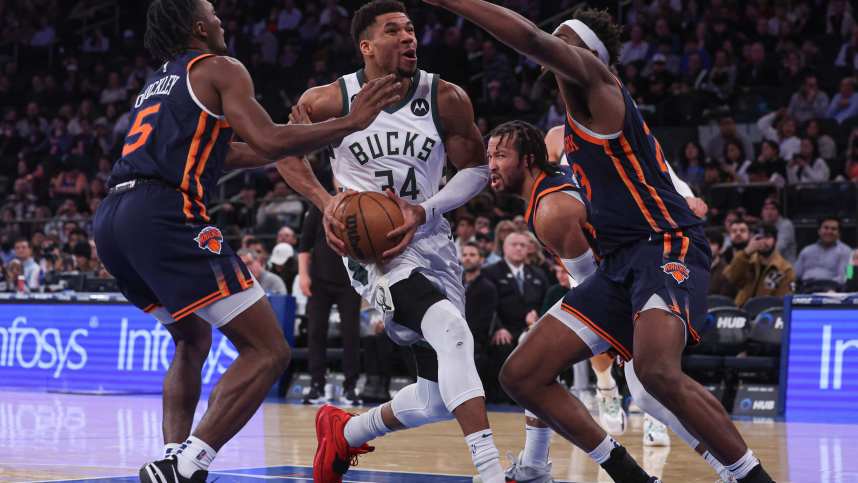 nba: milwaukee bucks at new york knicks, giannis antetokounmpo