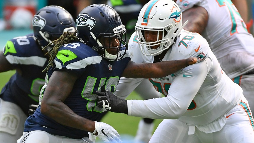 nfl: seattle seahawks at miami dolphins, julie'n davenport, new york giants