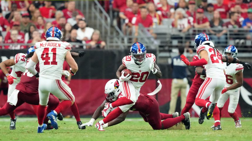 New York Giants running back Eric Gray (20) runs against the Arizona Cardinals during the second half at State Farm Stadium