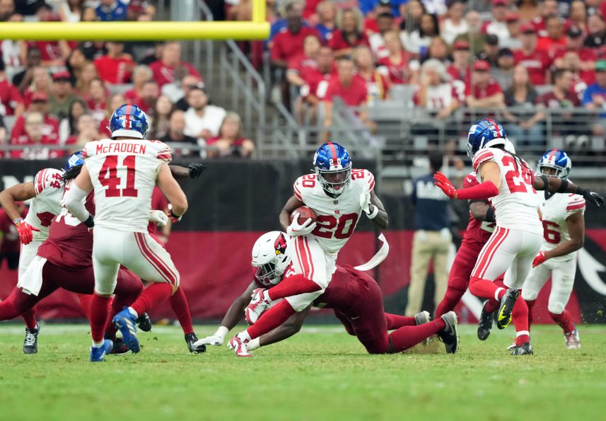 New York Giants running back Eric Gray (20) runs against the Arizona Cardinals during the second half at State Farm Stadium