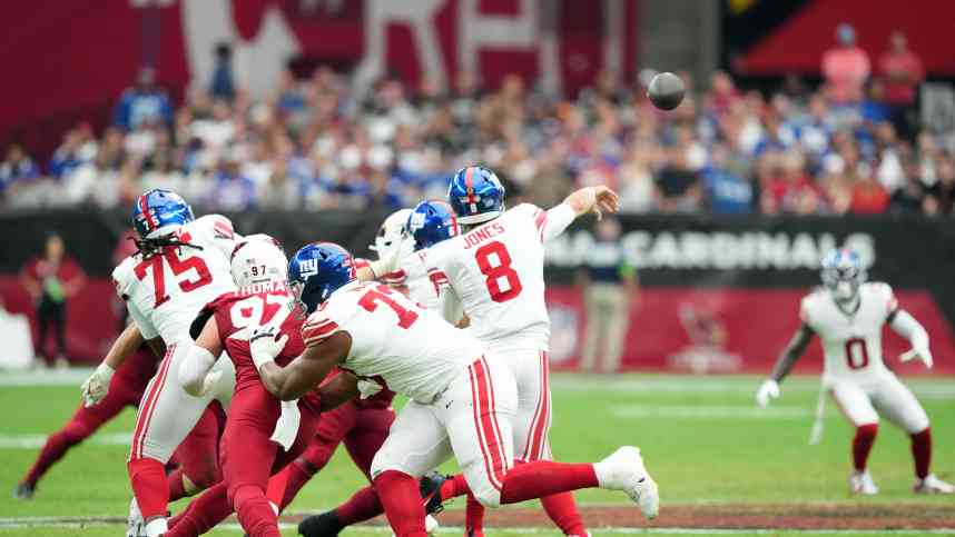 New York Giants quarterback Daniel Jones (8) throws to New York Giants wide receiver Parris Campbell (0) during the first half against the Arizona Cardinals at State Farm Stadium