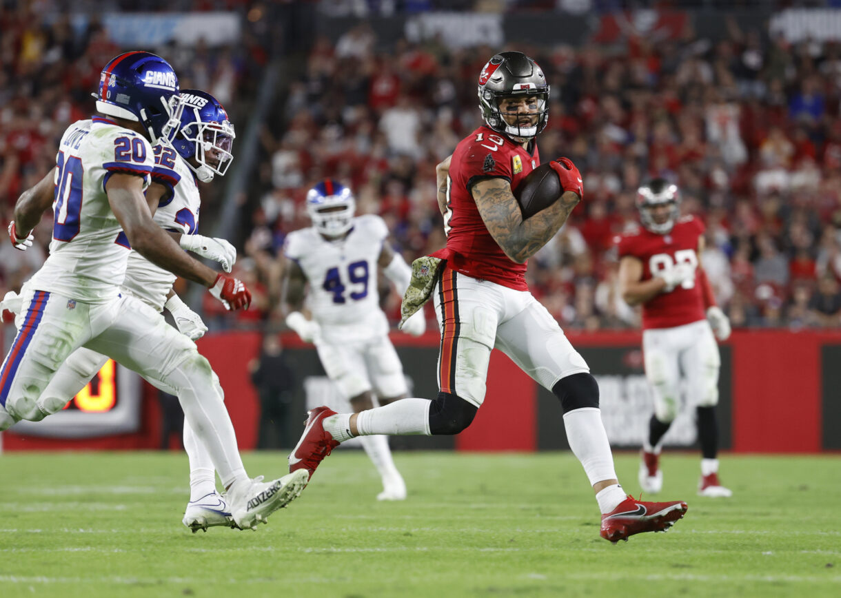 Tampa Bay Buccaneers wide receiver Mike Evans (13) runs with the ball against the New York Giants during the second half at Raymond James Stadium