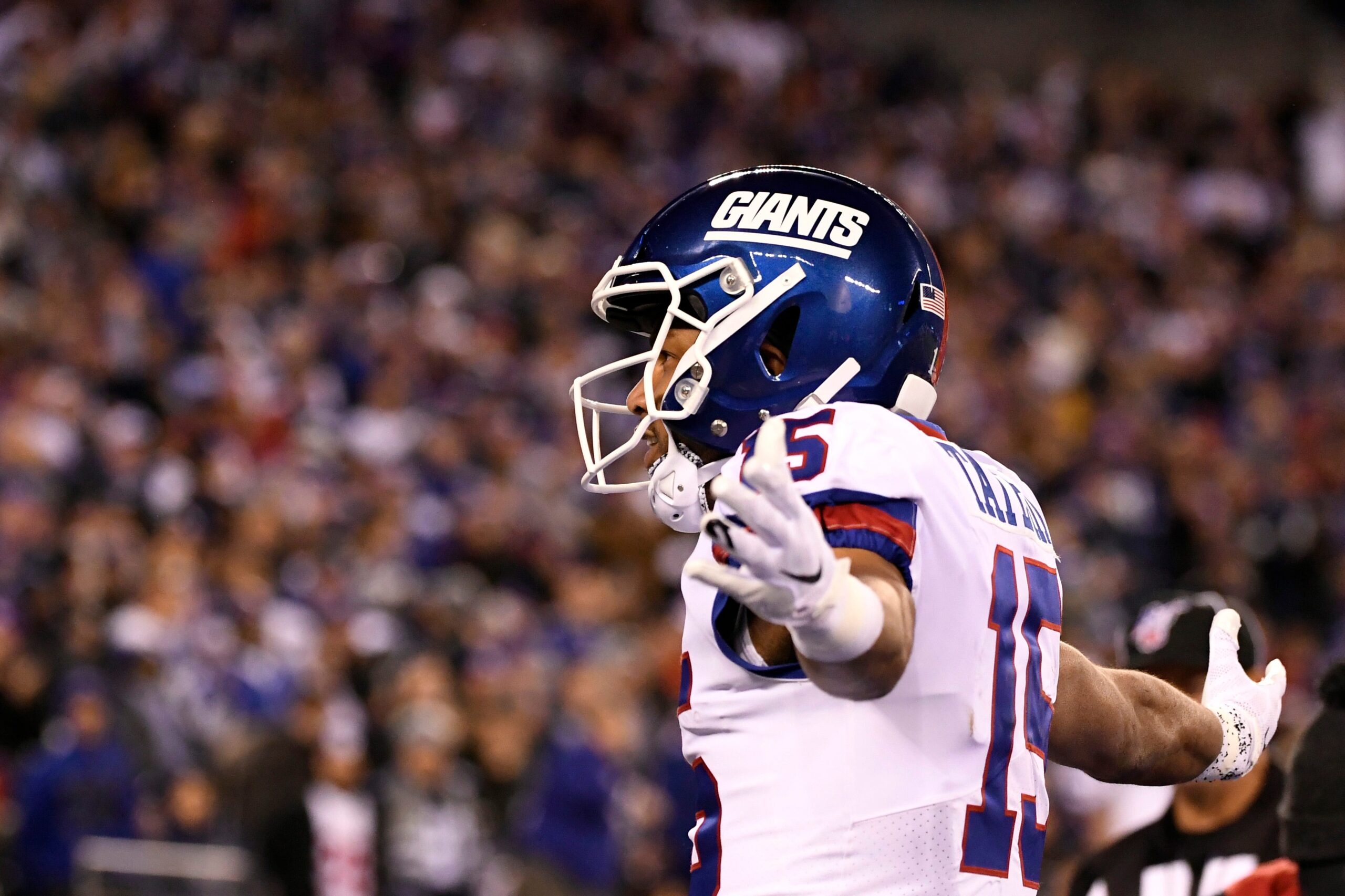 New York Giants wide receiver Golden Tate (15) celebrates his one-handed catch at the one-yard line in the first half