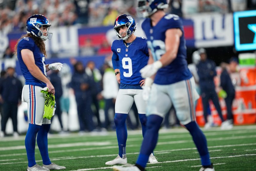 New York Giants place kicker Graham Gano (9) reacts after missing a field goal attempt