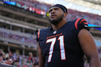 The Giants should actively pursue free agent starting offensive tackle