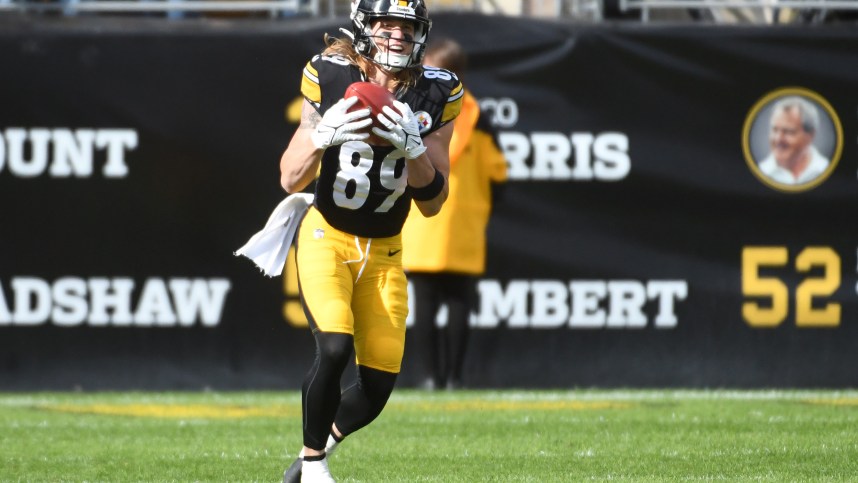 Pittsburgh Steelers (New York Giants) special teams player Gunner Olszewski (89) catches a Baltimore Ravens punt  during the fourth quarter at Acrisure Stadium