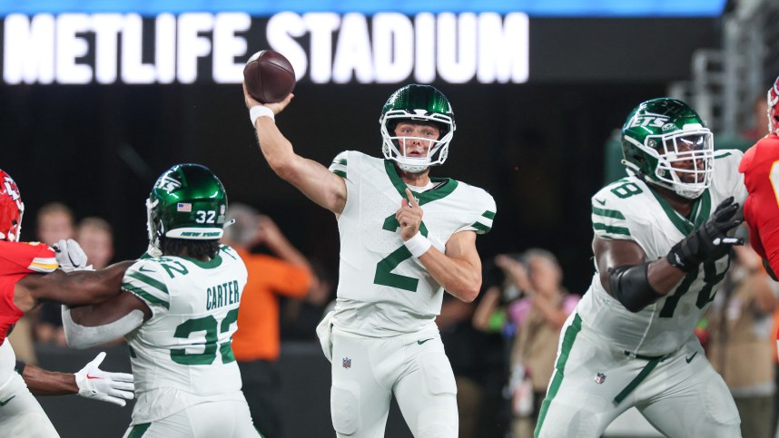 New York Jets quarterback Zach Wilson (2) throws the ball during the first half against the Kansas City Chiefs at MetLife Stadium