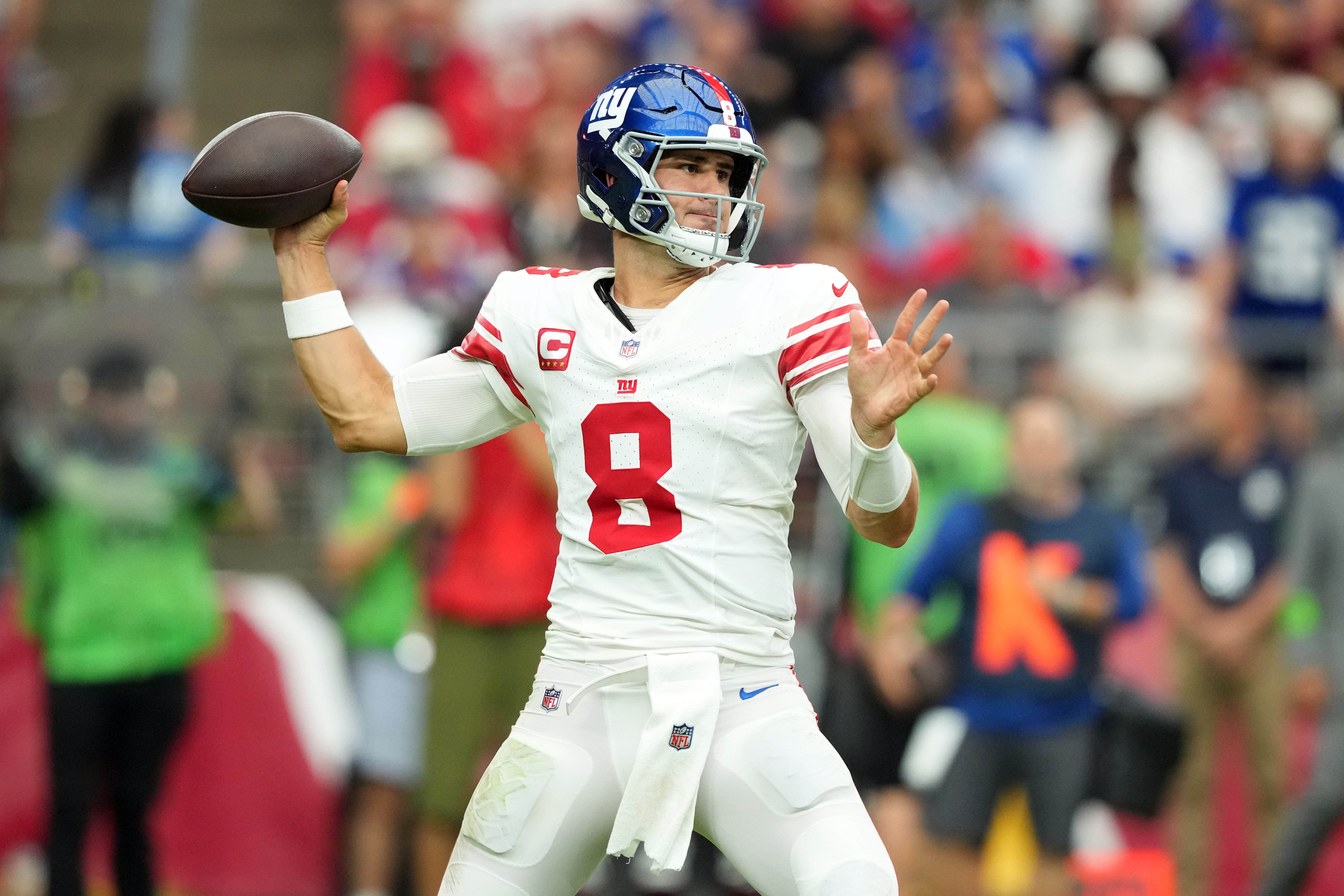 New York Giants quarterback Daniel Jones (8) passes against the Arizona Cardinals during the first half at State Farm Stadium.