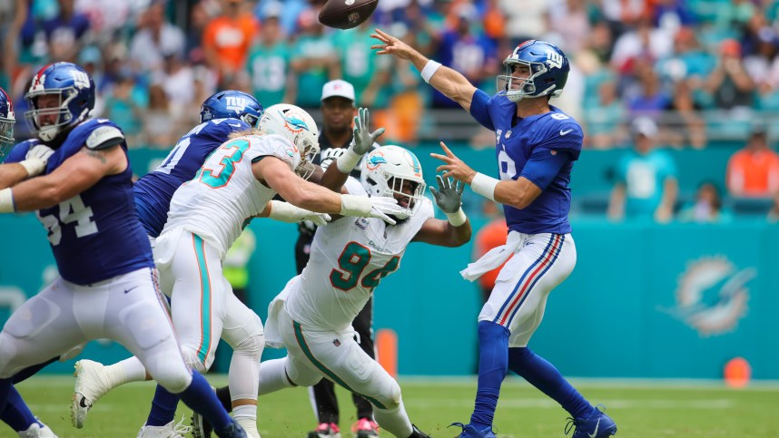 New York Giants quarterback Daniel Jones (8) throws the football against the Miami Dolphins during the first quarter at Hard Rock Stadium