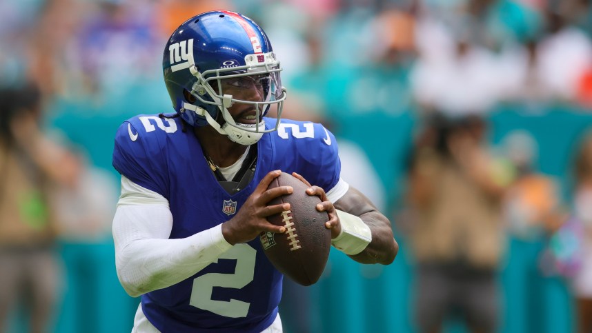 New York Giants quarterback Tyrod Taylor (2) runs with the football against the Miami Dolphins during the fourth quarter at Hard Rock Stadium