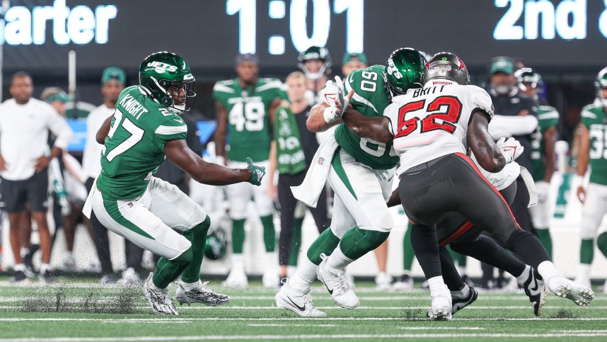 New York Jets running back Zonovan Knight (27) carries the ball as center Connor McGovern (60) blocks Tampa Bay Buccaneers linebacker K.J. Britt (52) during the first half at MetLife Stadium