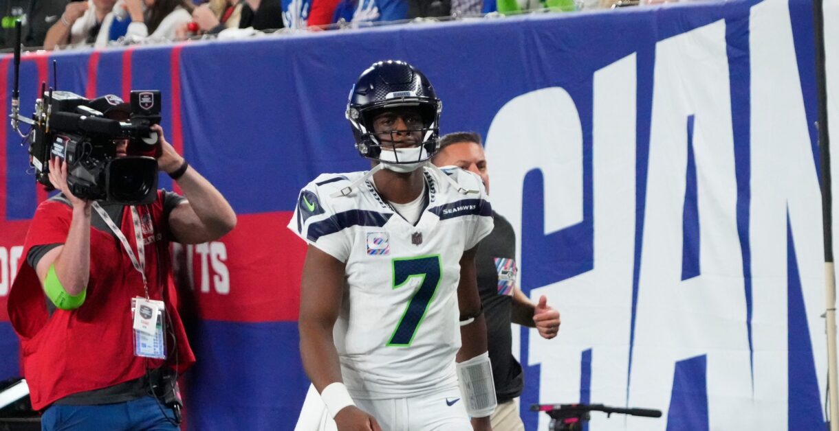 Seattle Seahawks quarterback Geno Smith (7) leaves the field during the second quarter headed for locker room at MetLife Stadium against the New York Giants