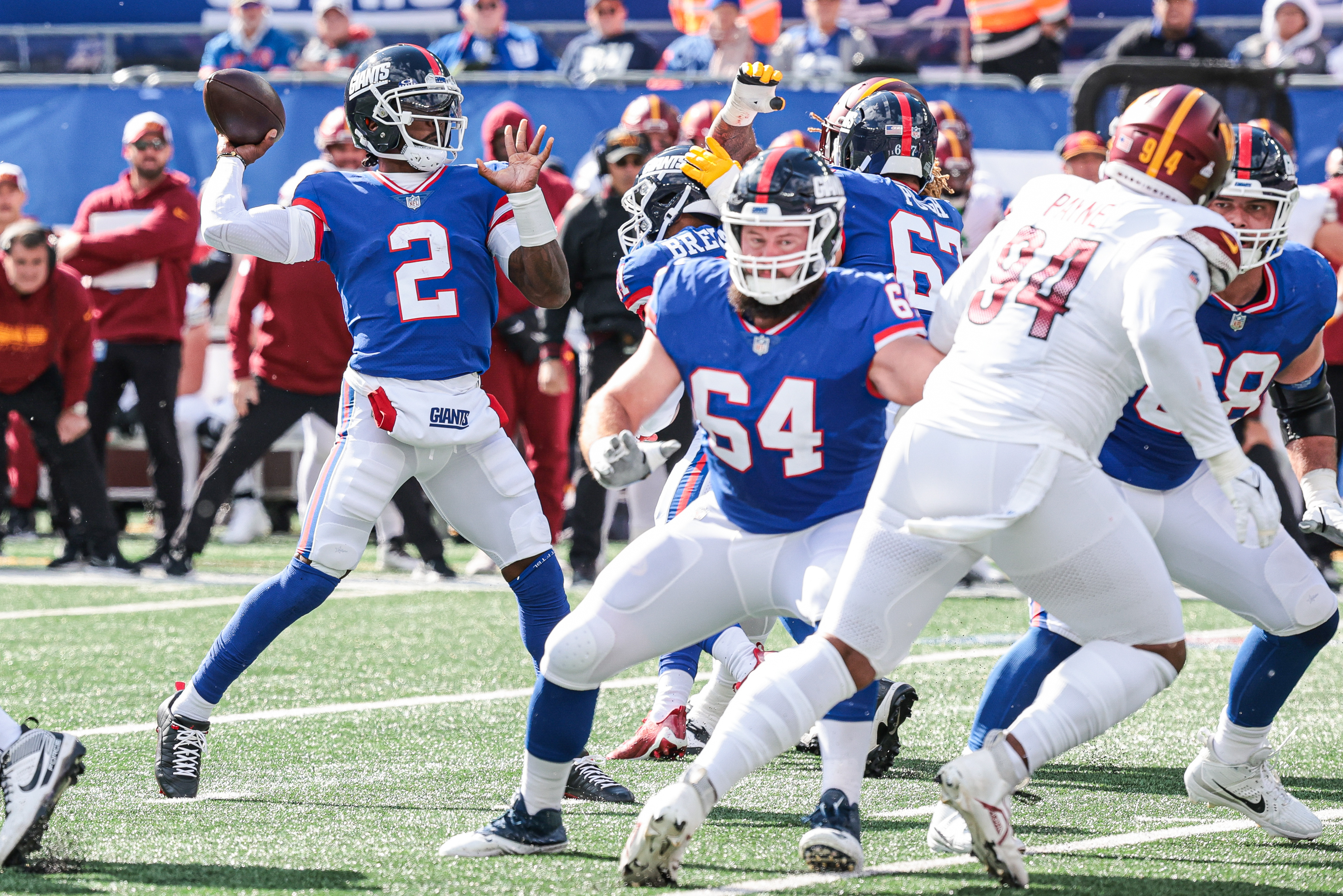 New York Giants quarterback Tyrod Taylor (2) throws the ball during the first half against the Washington Commanders at MetLife Stadium